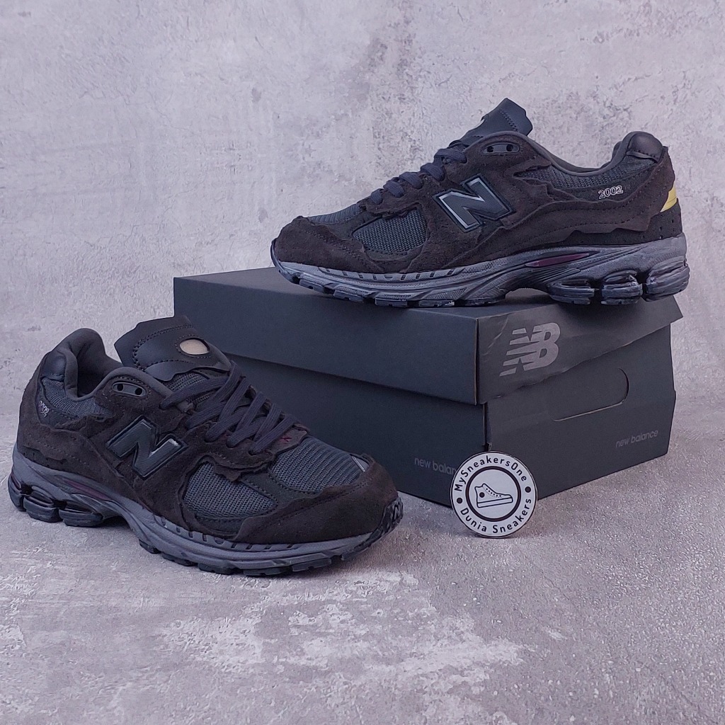 Sepatu Kasual NB 2002R Phantom Black