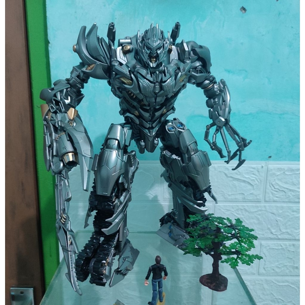 bmb ls-06 Megatron  transformers