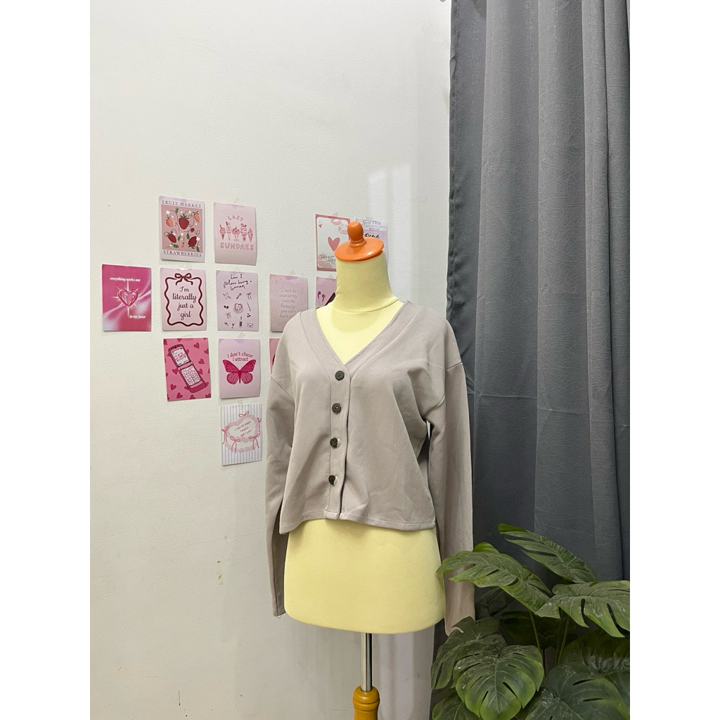 Preloved Outer Wanita - Produk Like New