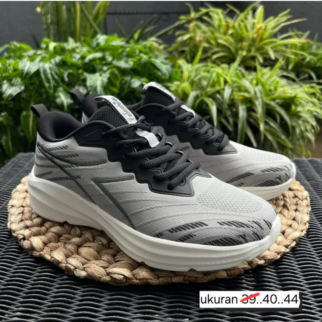 sepatu sport diadora original asli ori warna putih polos fraser