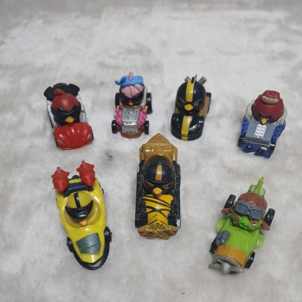 mainan koleksi mainan Angry Birds Go Telepods Kart Racers dari Hasbro.