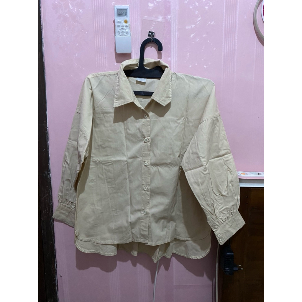 kemeja merk benang baju warna cream