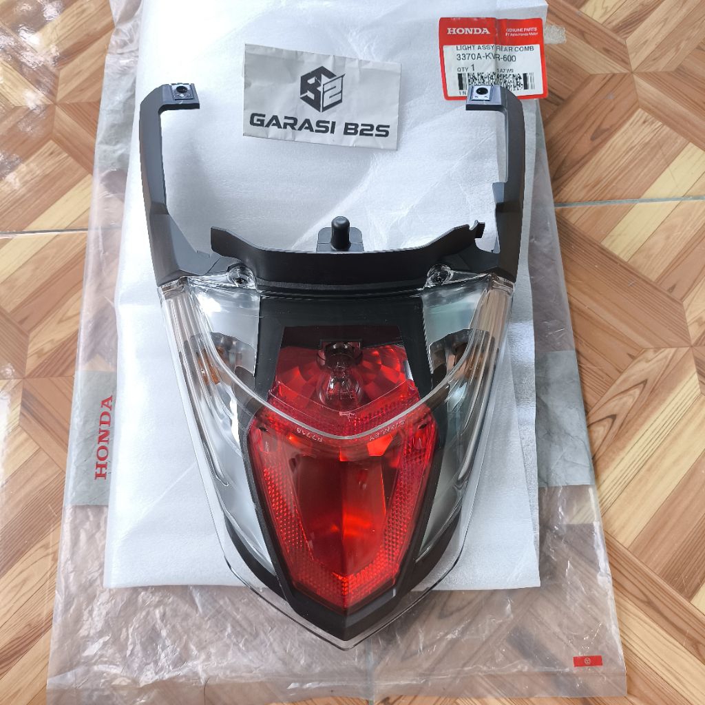 3370A-KVR-600 Stoplamp Lampu Belakang Revo 100 Old Lama Lancip Original AHM