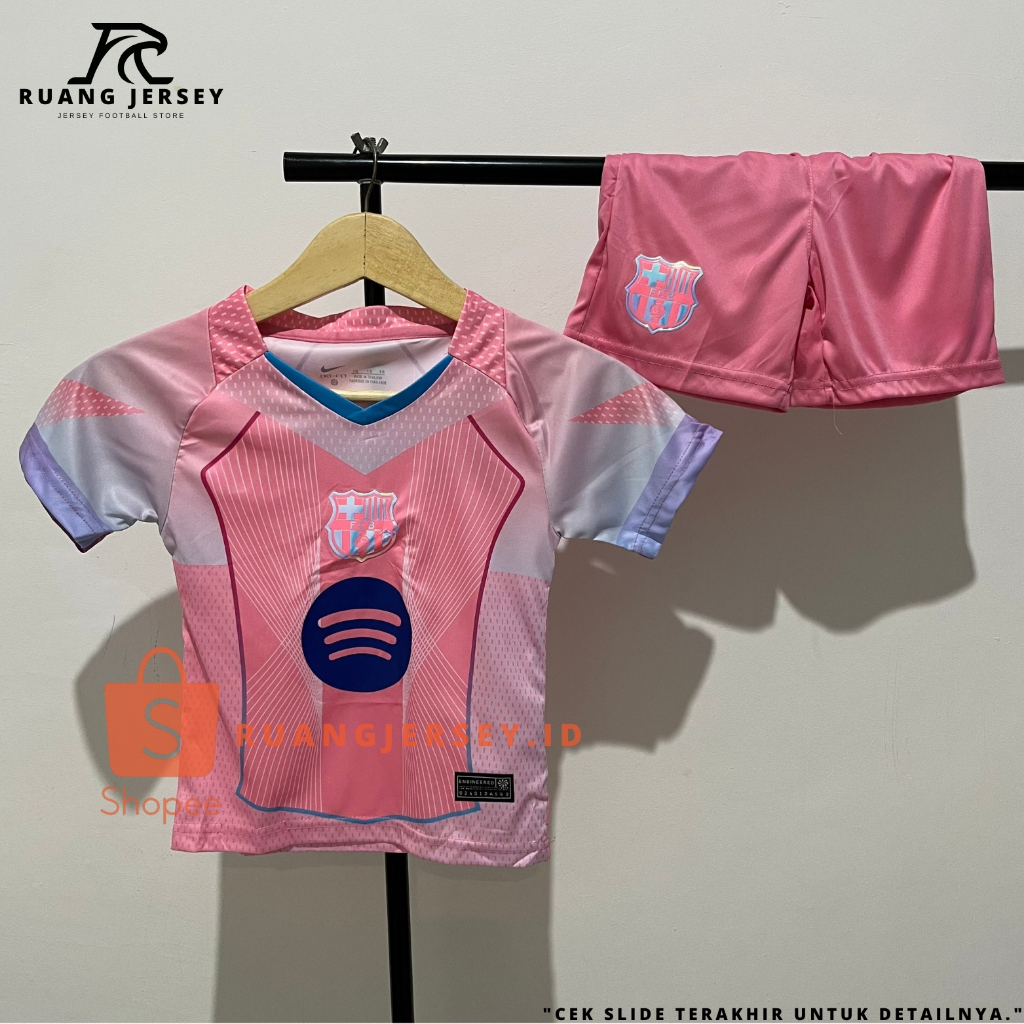 Jersey Sepak Bola Anak Barcelona Pink Lengan Pendek Dengan Celana Pendek Motif Garis Modern