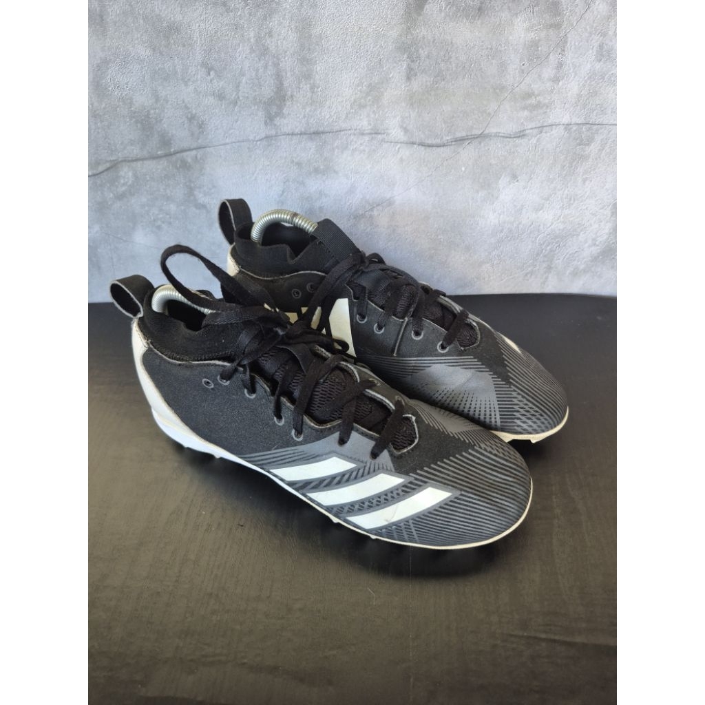 Sepatu adidas baseball 40.5