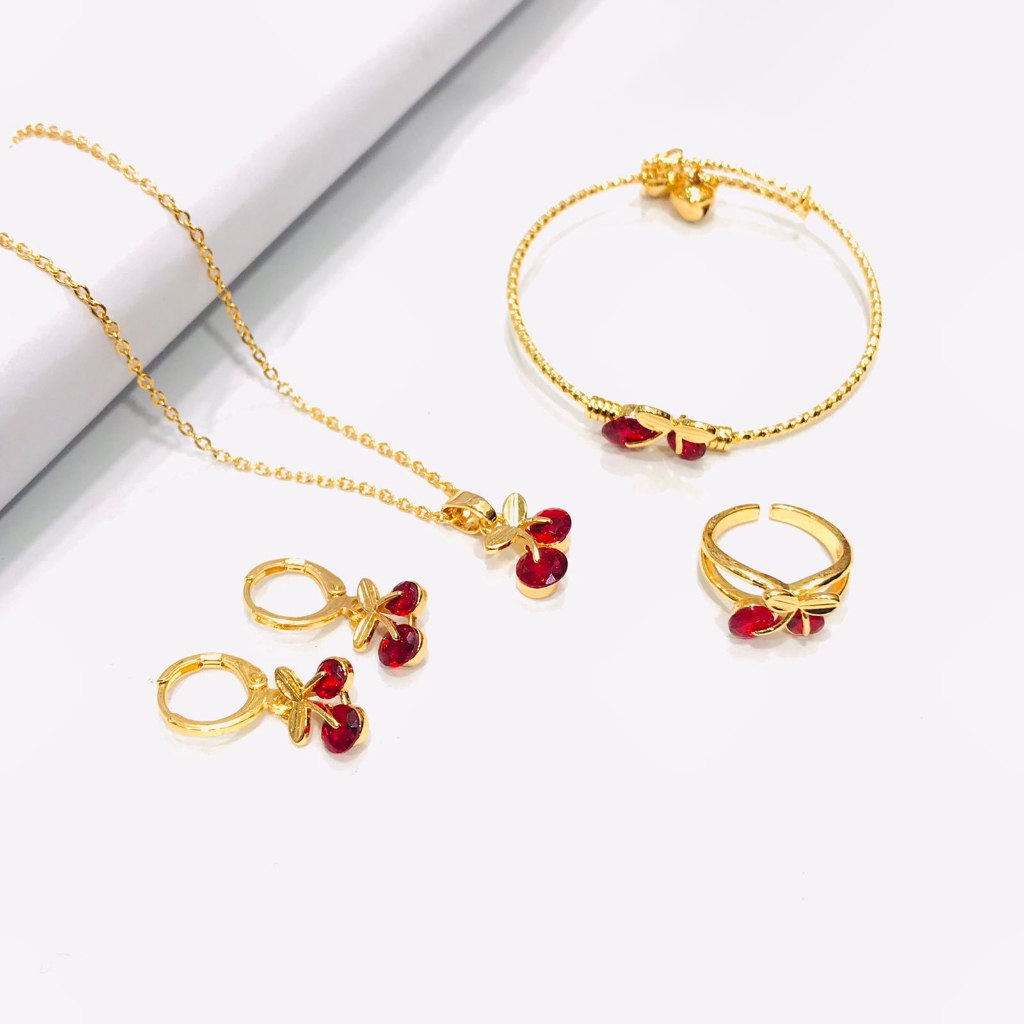 Set Cincin Perhiasan Wanita Remaja Warna Emas Motif Ceri Merah Bahan Baja Titanium Ukuran Dapat Dise