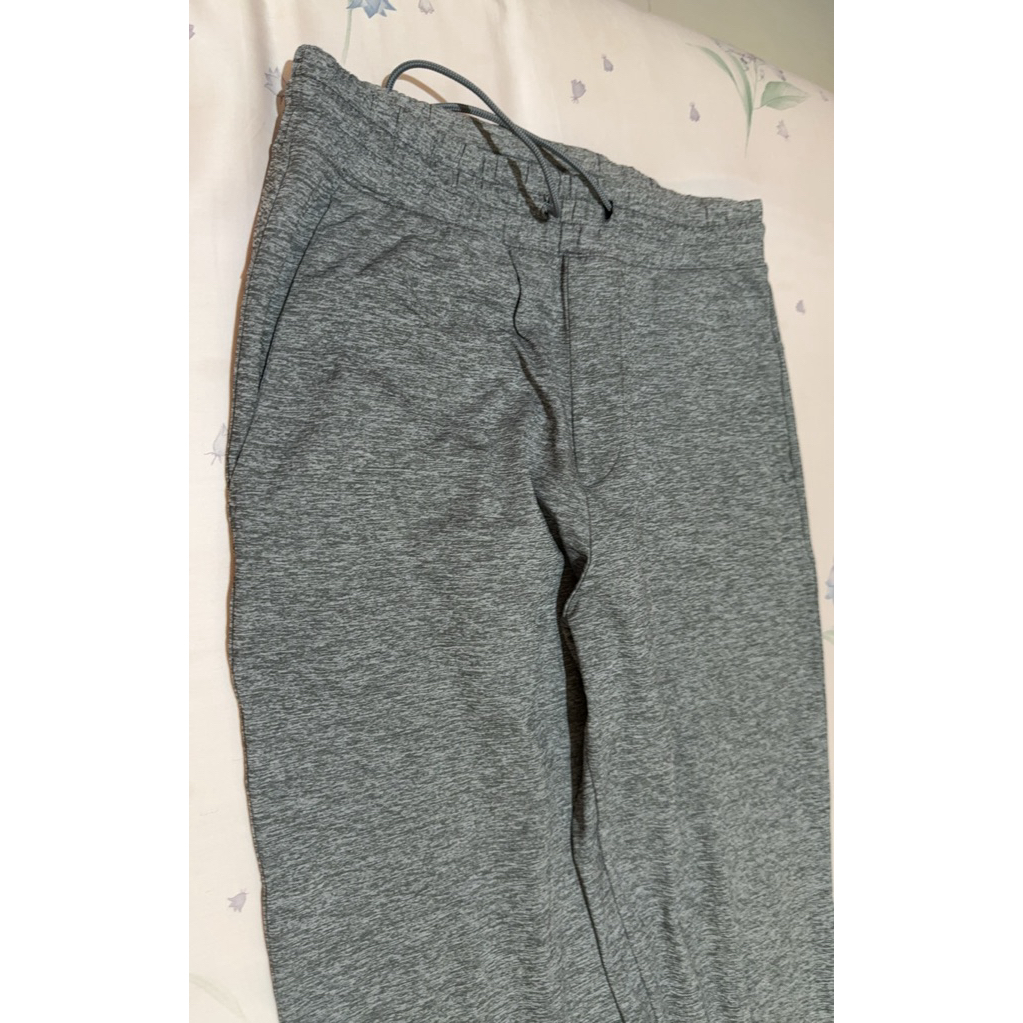 uniqlo celana santai grey
