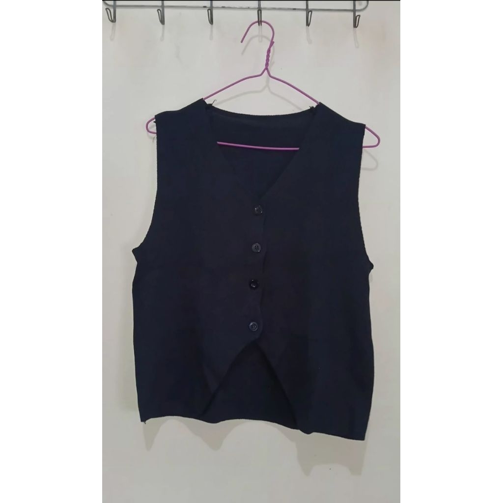 preloved vest hitam