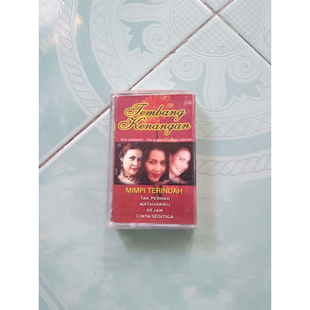 Kaset Elvy sukaesih Rita Sugiartto Noer Halimah
