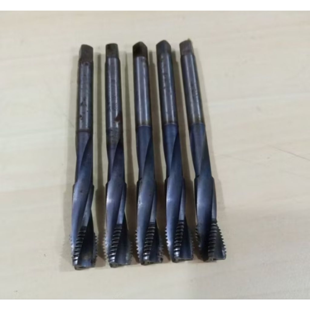 TAP MESIN M10 X 1,25 SPIRAL OSG BEKAS. TAP M10X1,25 SP OSG JAPAN ORIGINAL SEKEN LAYAK PAKAI. TAP DRA