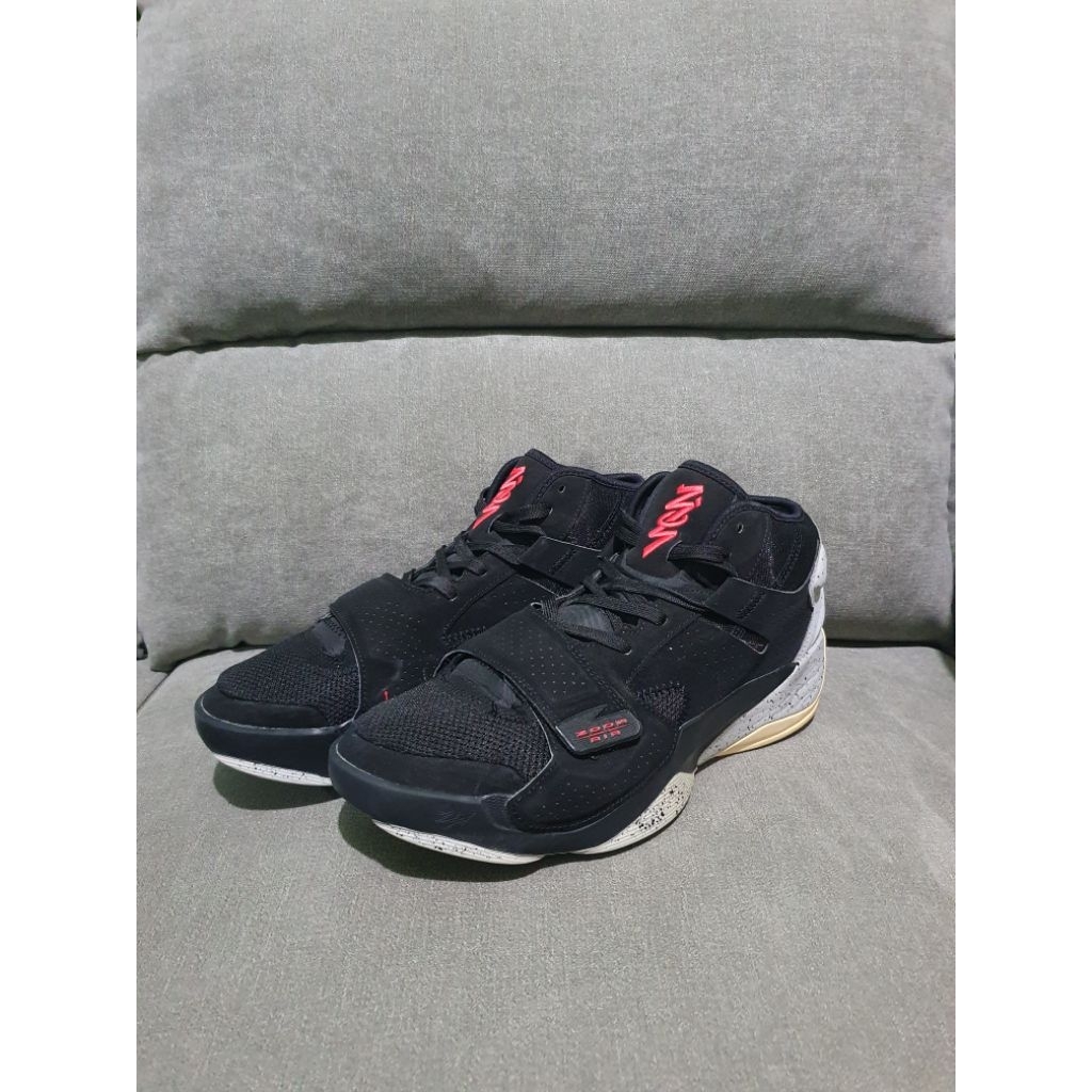 Sepatu Basket Second (Size 44)