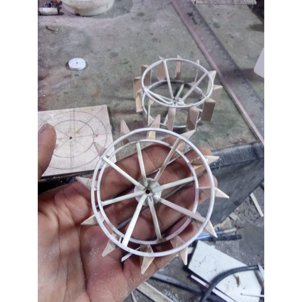 miniatur roda traktor sawah
