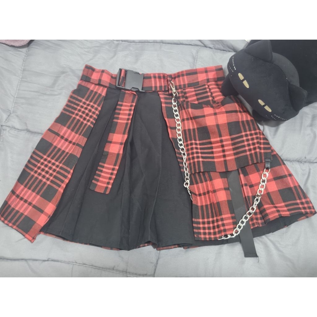 SHEIN Plaid Mini Skirt with Chain