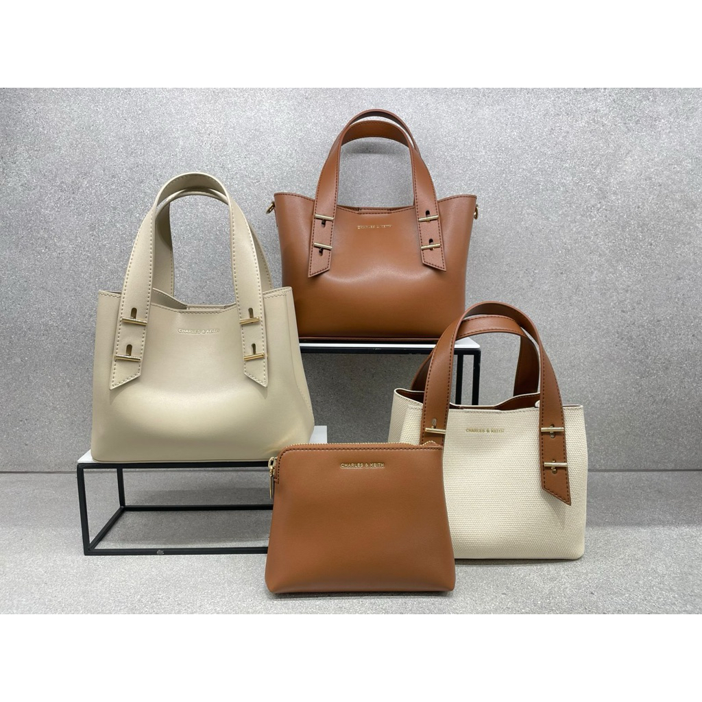 Tas wanita Selempang charles&keith original