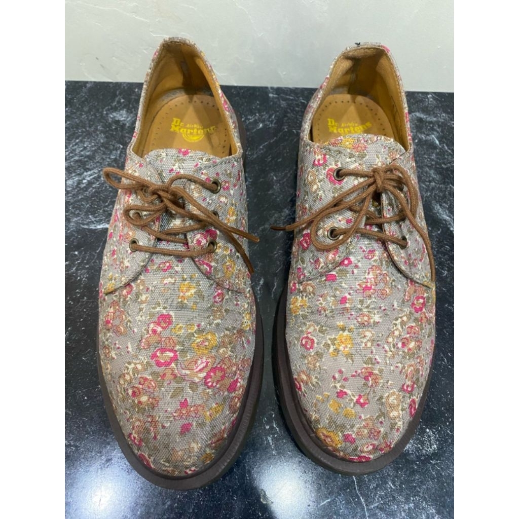 Sepatu Dr. Martens 1461 pola floral victorian flowers, oil fat acid petrol alkali resistant second o