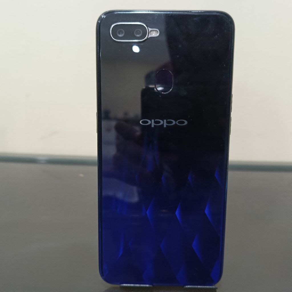 Handphone Oppo F9 Ram 4 64GB (Batangan, Tanpa Charger)