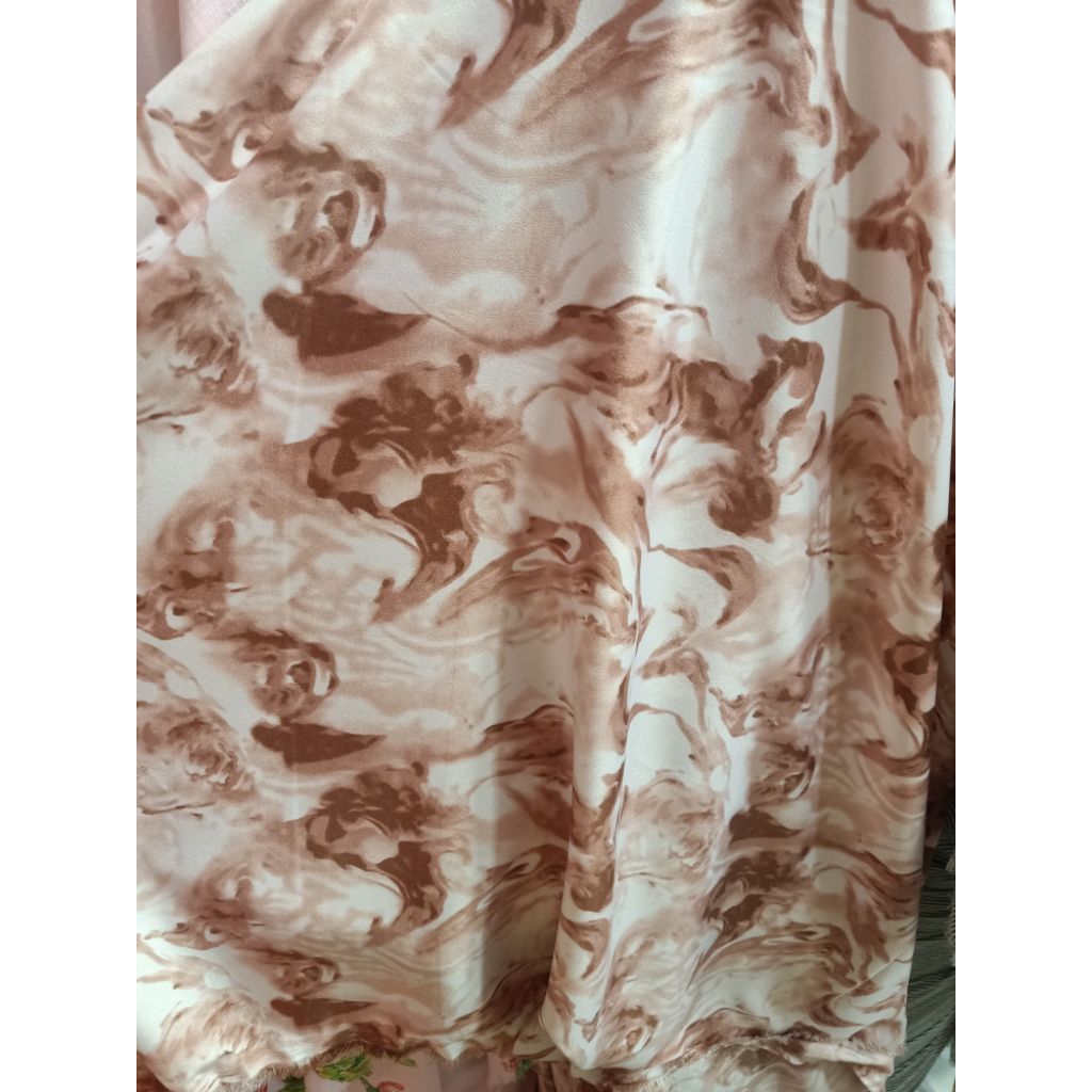Kain Satin Maxmara Motif Abstrak cantik / harga per setengah meter