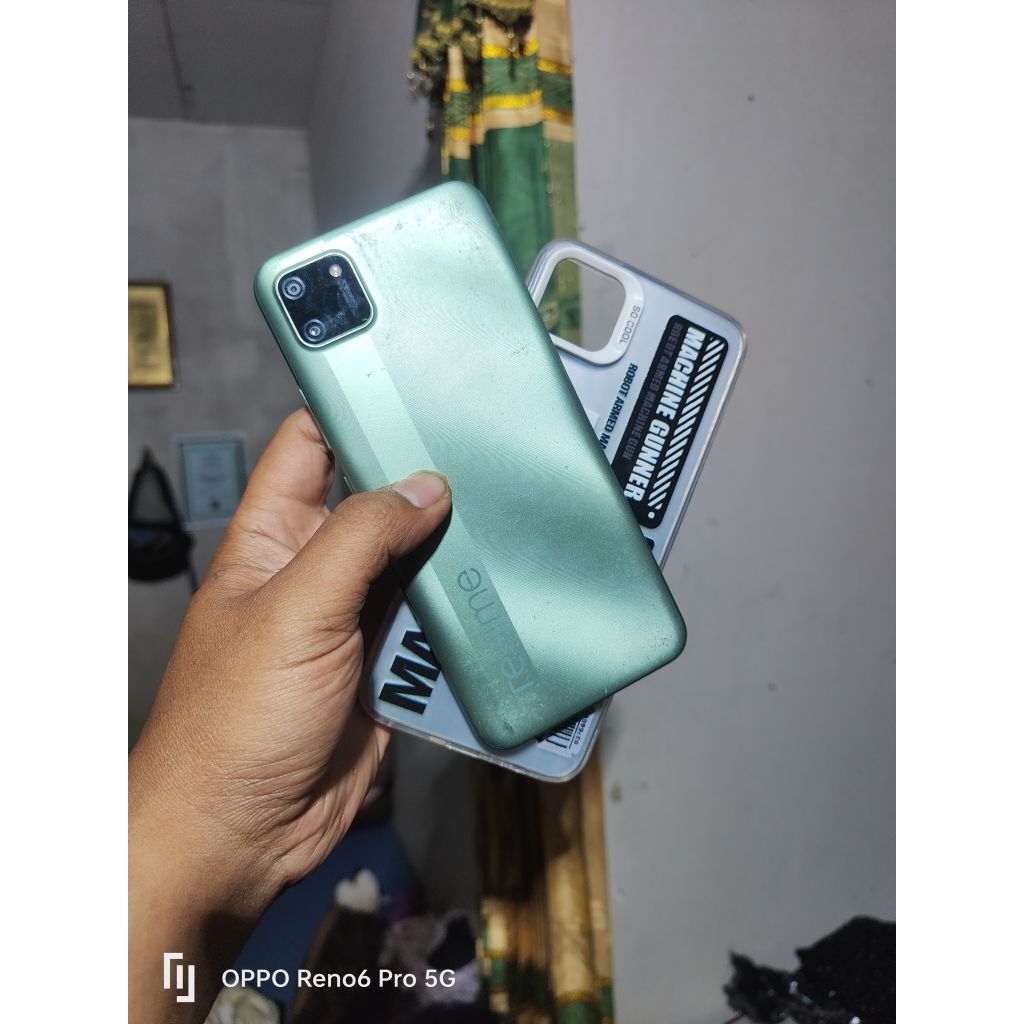 REALME C11 RAM 2/32 HP CAS Ada Retak dikit dilayar atas