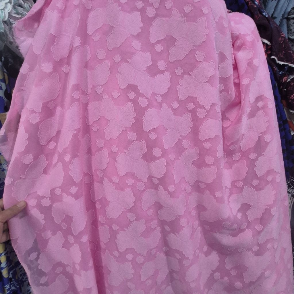 kain sifon uragiri motif-kain sifon rubia premium-kain chiffon embos premium warna hot pink