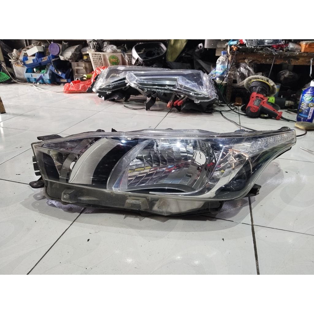 headlamp toyota yaris 2015-2018:original. lampu depan yaris 2015-2018 original