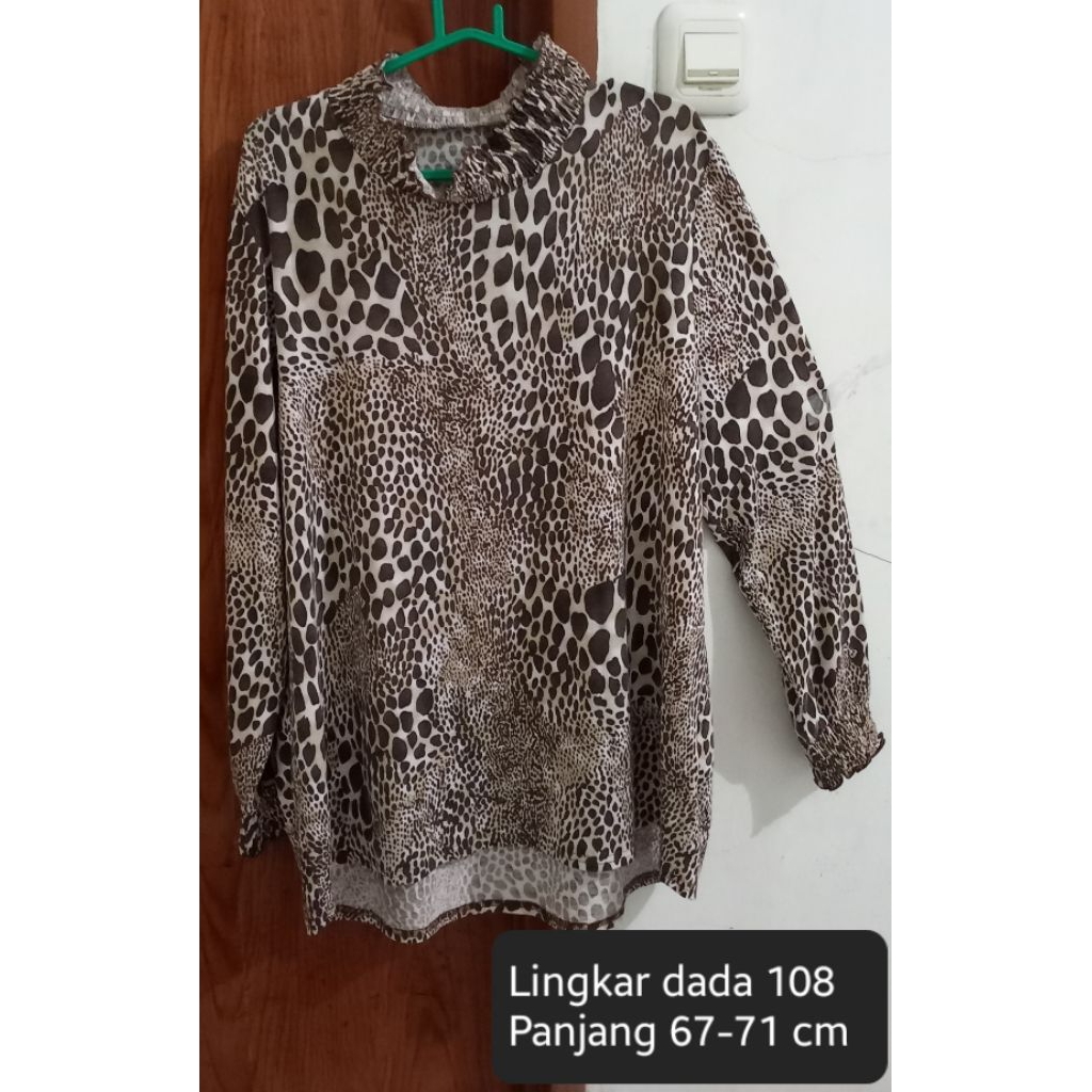 Baju kaus lengan panjang motif leopard