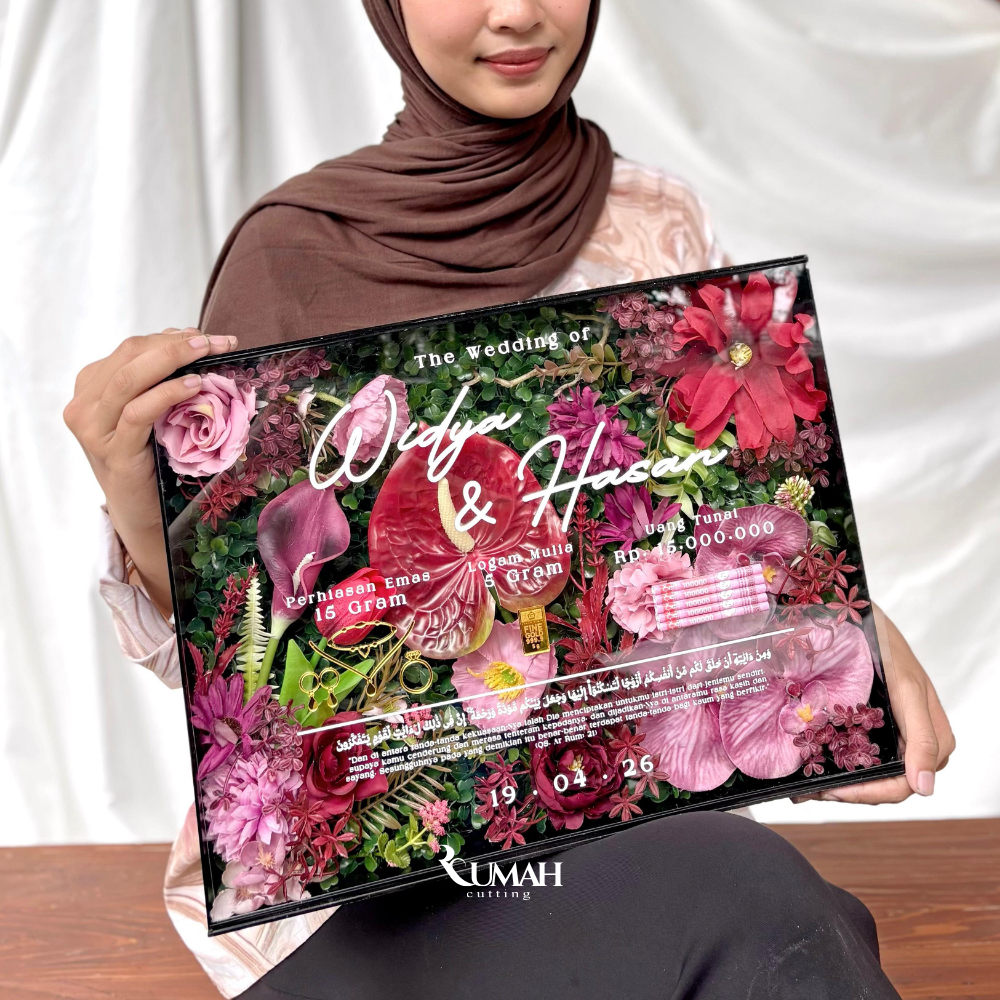 Bingkai Mahar Pernikahan Akrilik Hitam Tipe Anthurium dengan Hiasan Bunga