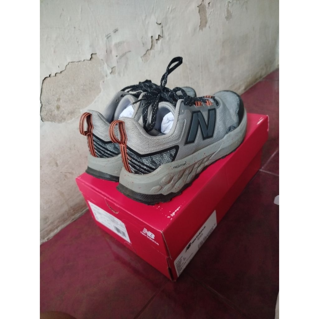 Sepatu Trail Run NB GAROJ2 size 42½