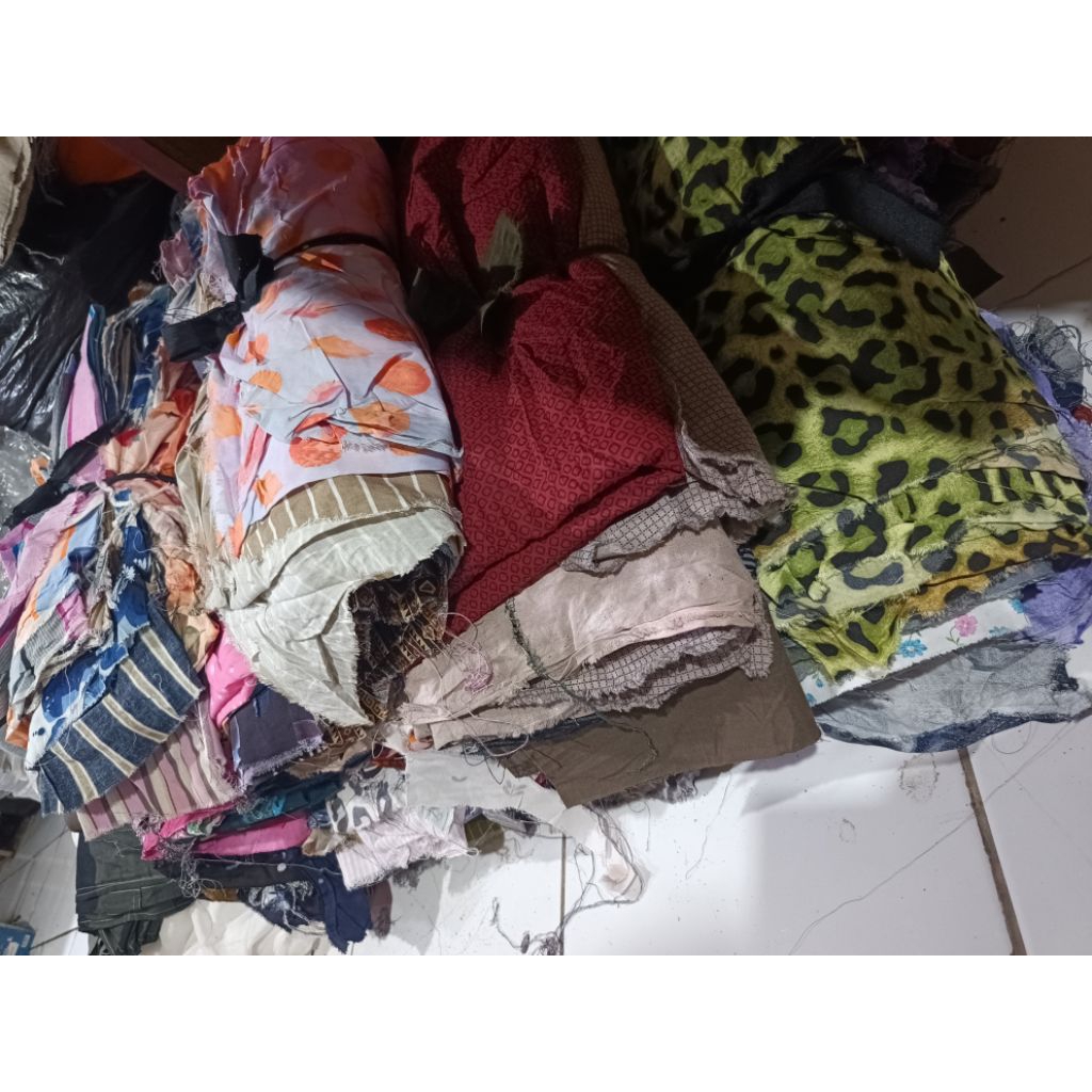 Kain Perca Sisa Pabrik Kiloan 20-50cm Lebar up 1 Meter
