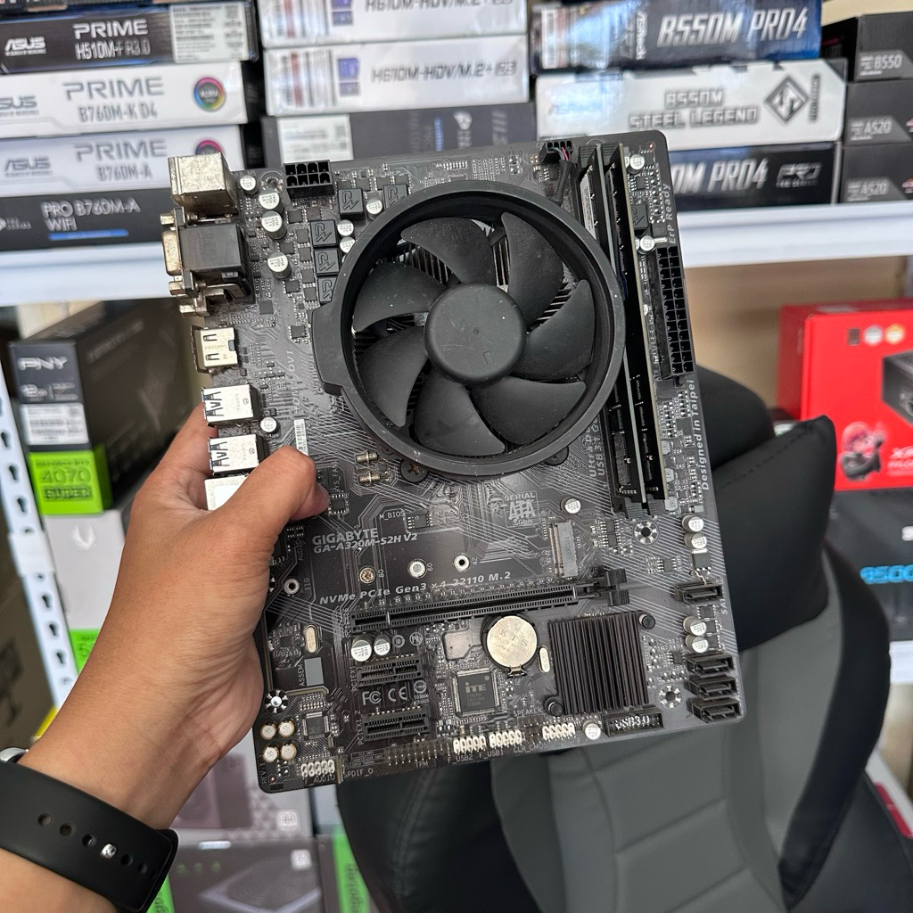 A320m + ryzen 5 1500x + Ram 8gb + fan