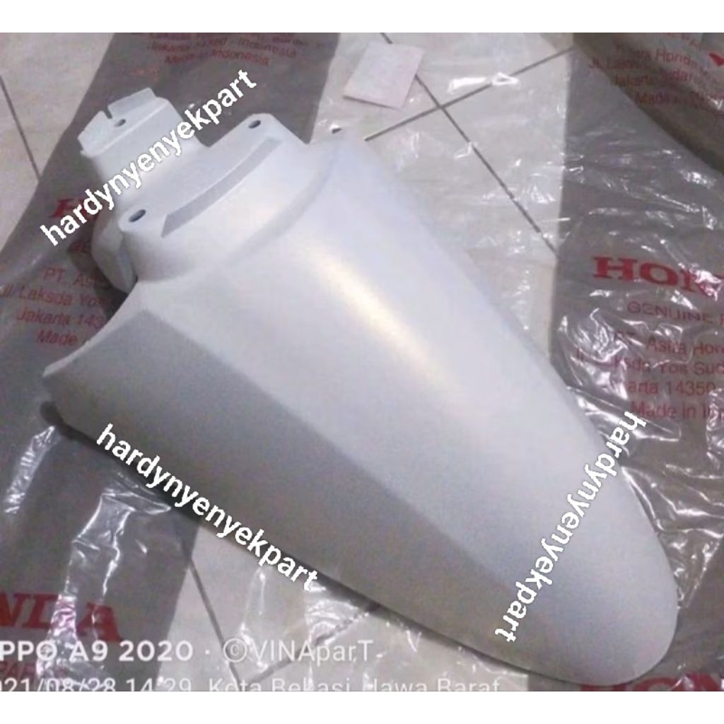 spakbor depan Honda Scoopy esp metic tahun 2021-2023 warna putih