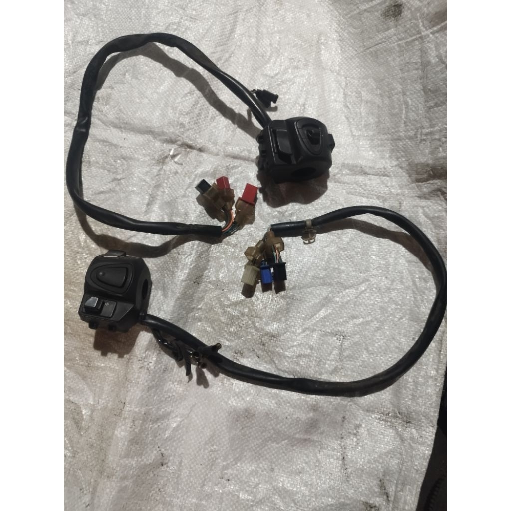 saklar lampu holder kanan kiri PCX 150 CBU 2017