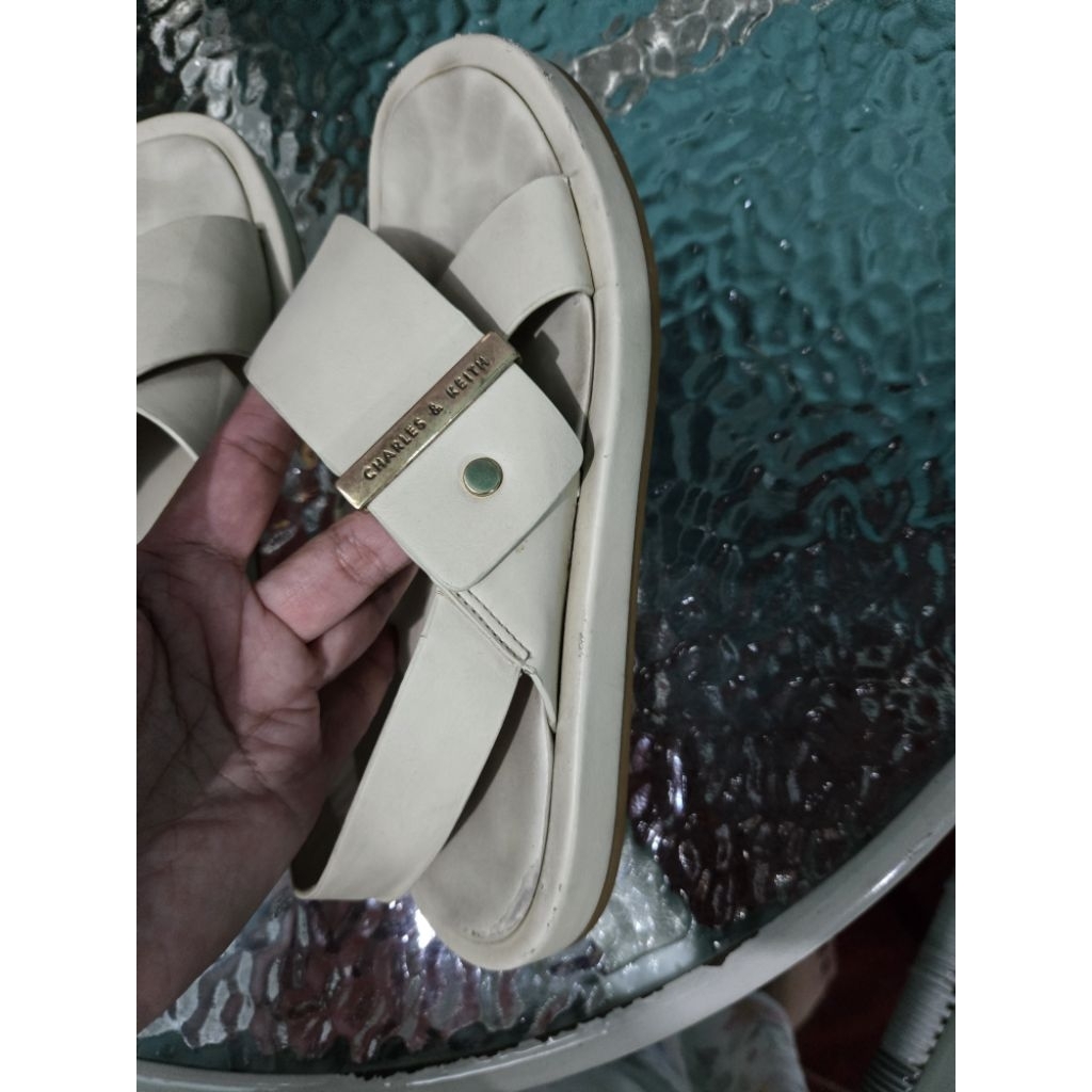 Preloved Sepatu Sandal Charles and Keith