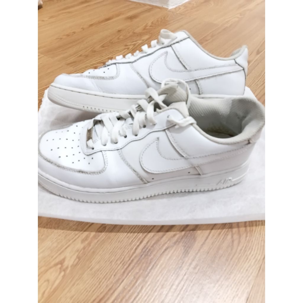 SEPATU NIKE AIR FORCE 1 PUTIH