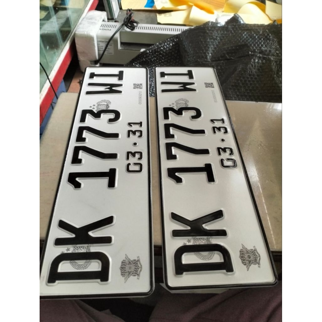plat mobil reflektif  barcode sepasang