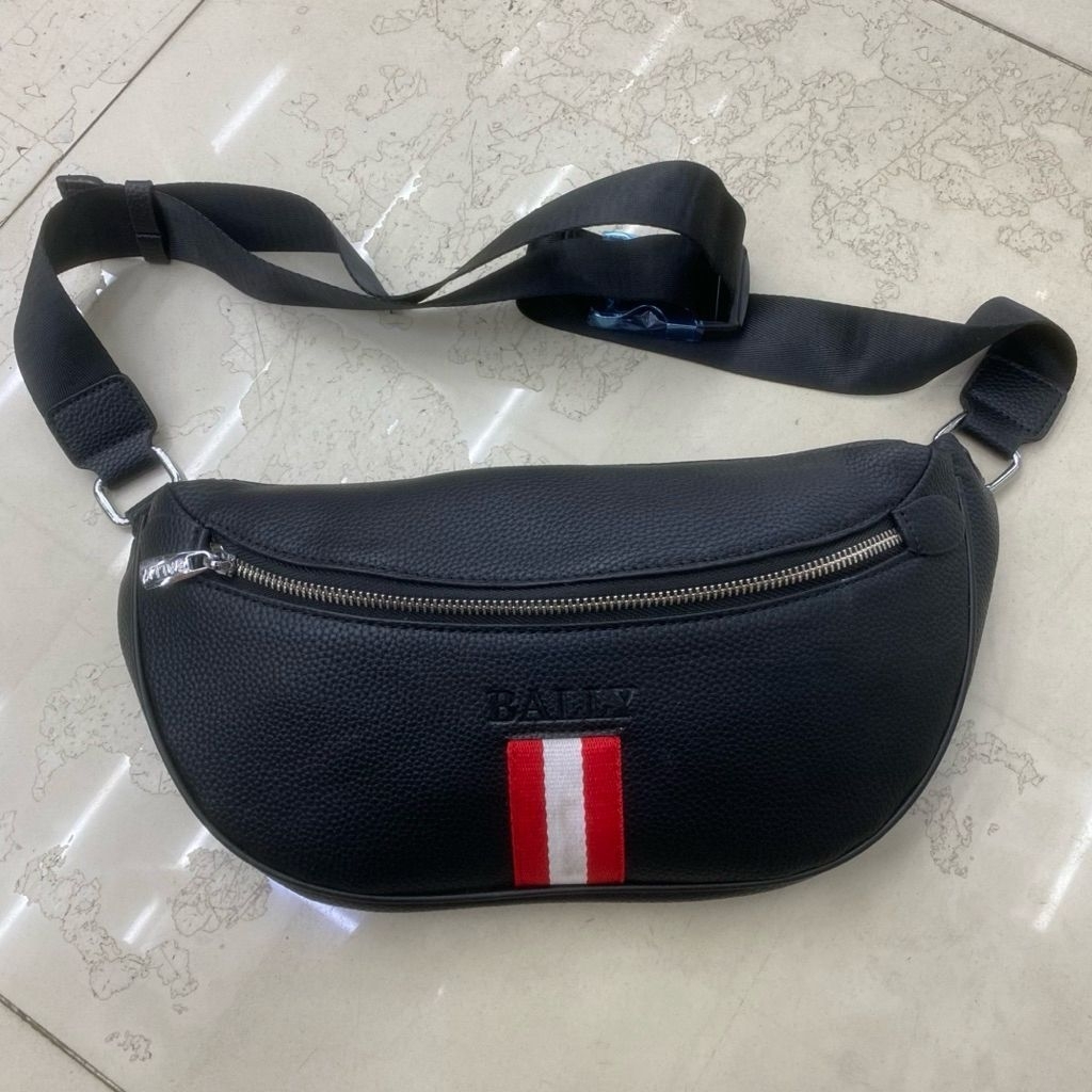 TAS SELEMPANG PRIA KULIT PREMIUM 35x17CM / WAISTBAG GARIS MERAH PUTIH BY BALLY