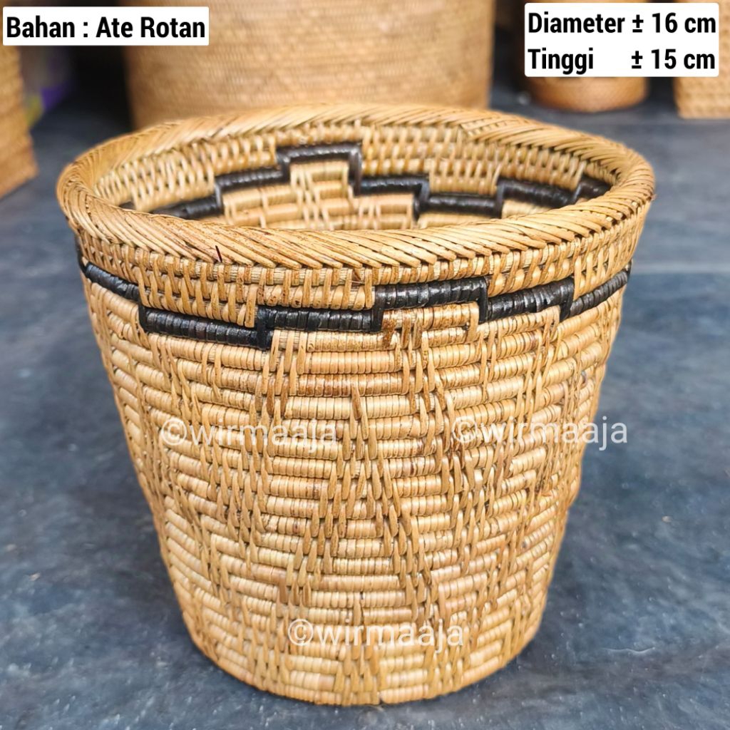 Srobong Daksina / Tempat daksina Ate / Anyaman rotan bahan Ate