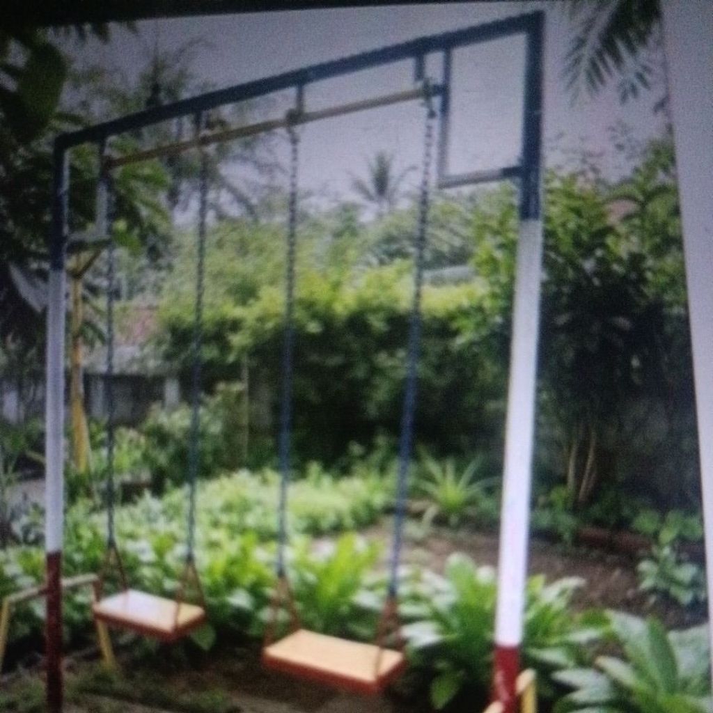 Tempat duduk ayunan rantai besi