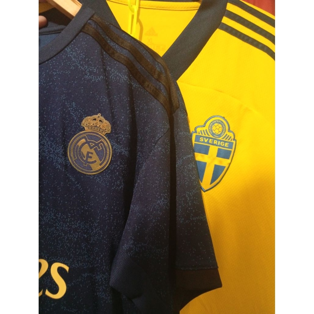 Lelangan Jersey madrid dan Swedia