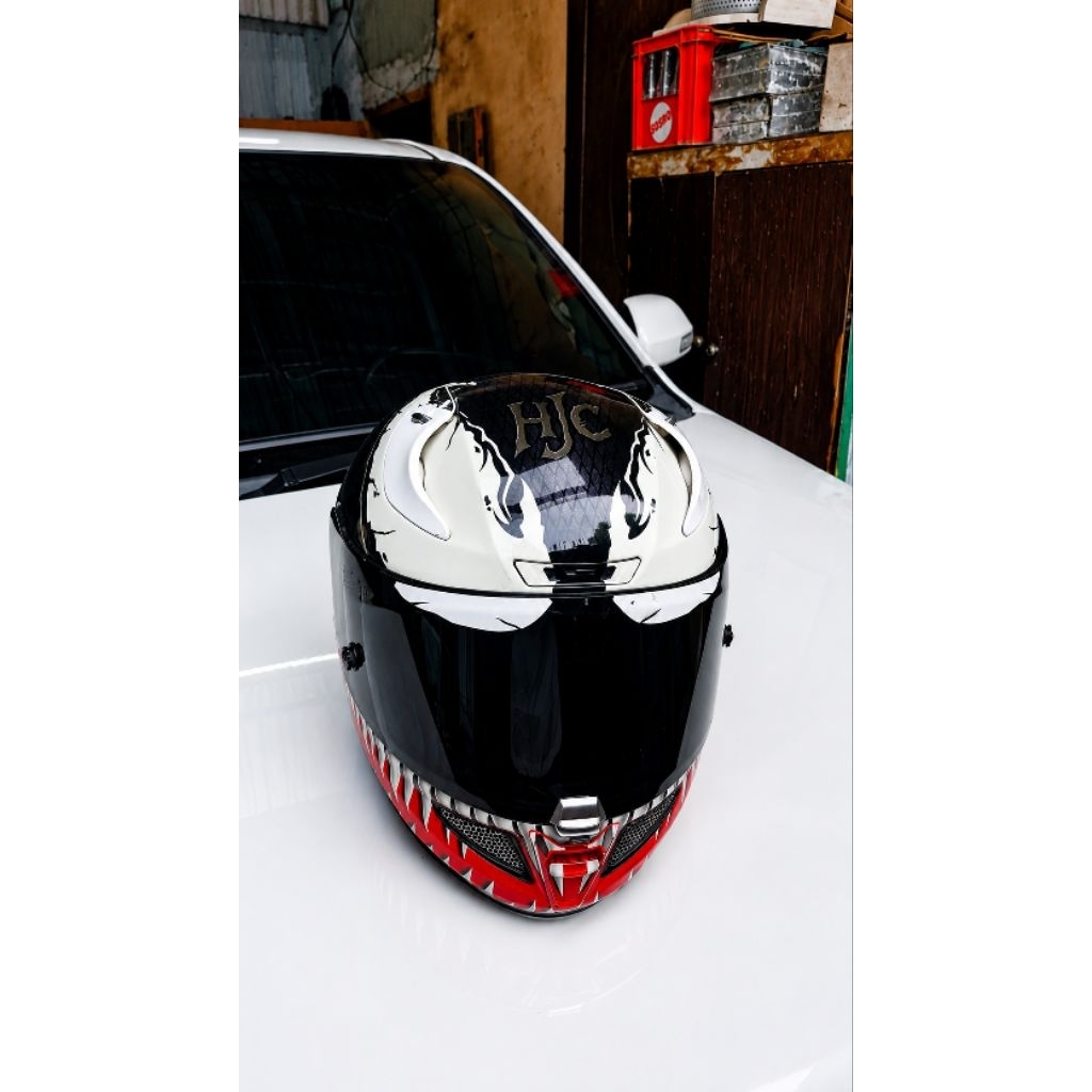 Helm Second bekas HJC RPHA 11 Venom