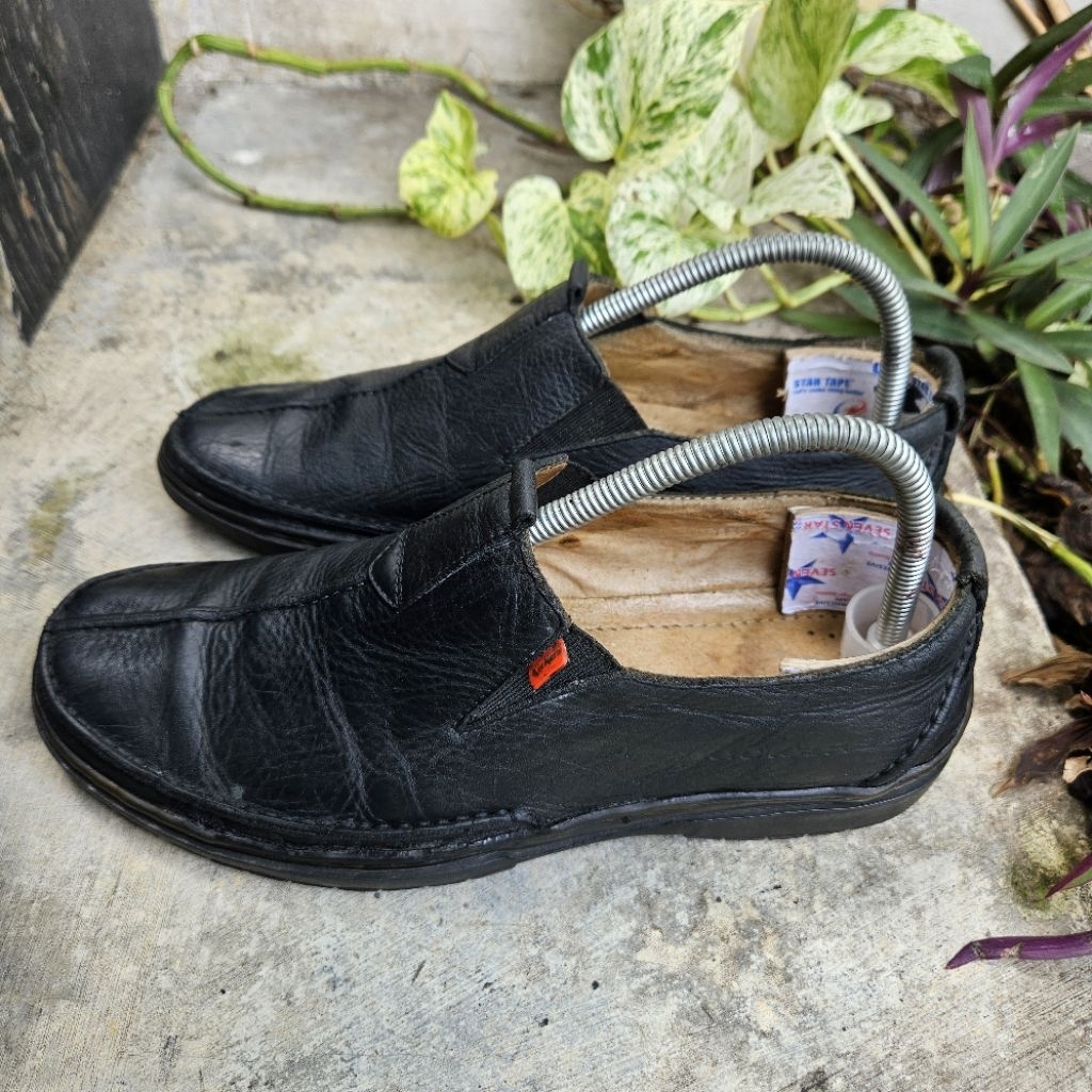 sepatu kasual second kickers size 41(26cm)