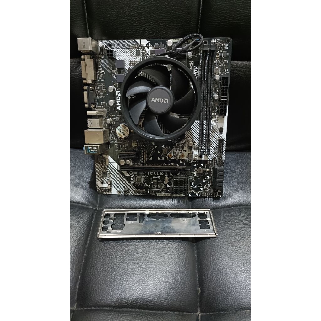 MOBO AMD  REZEN 3 2200