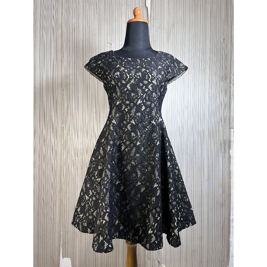 Short Sleeve Corded Lace Cocktail Dress - Dress Pendek Brokat Kondangan