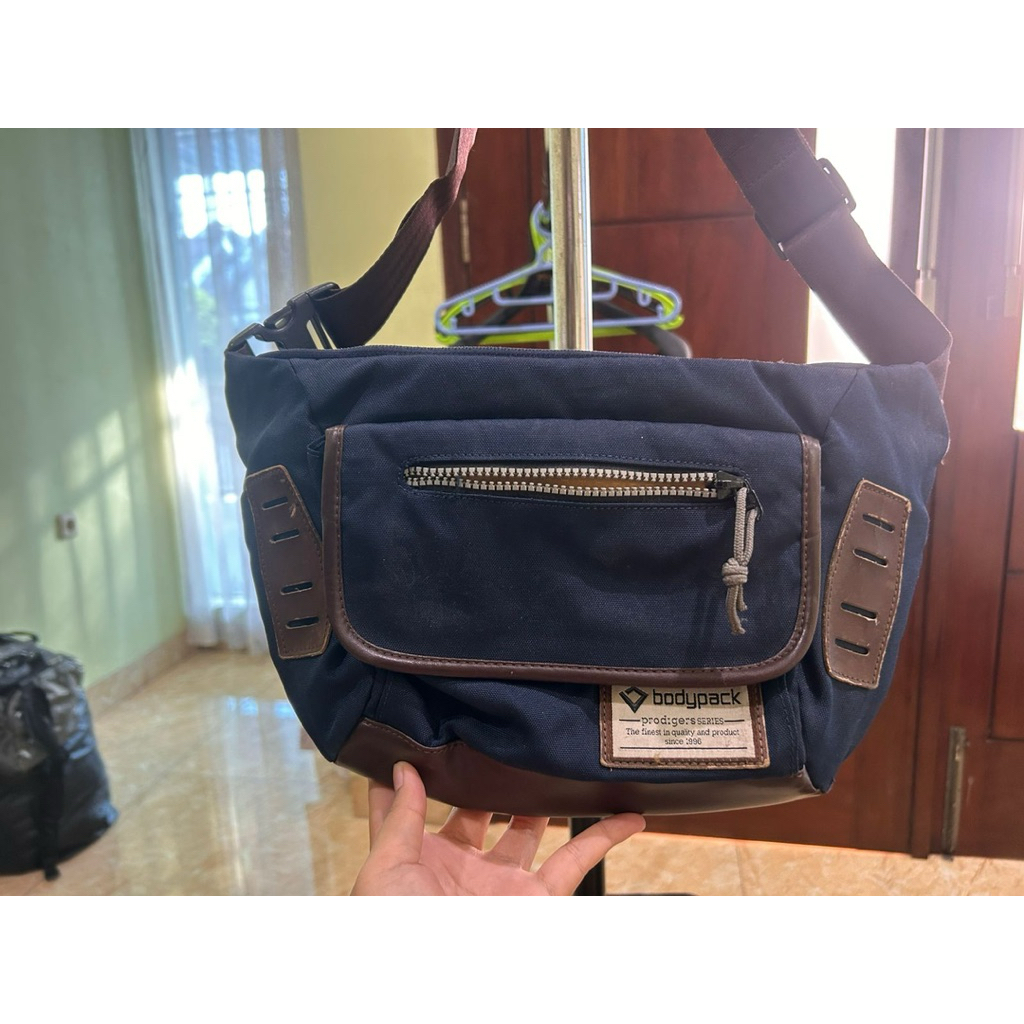 sling bag bodypack