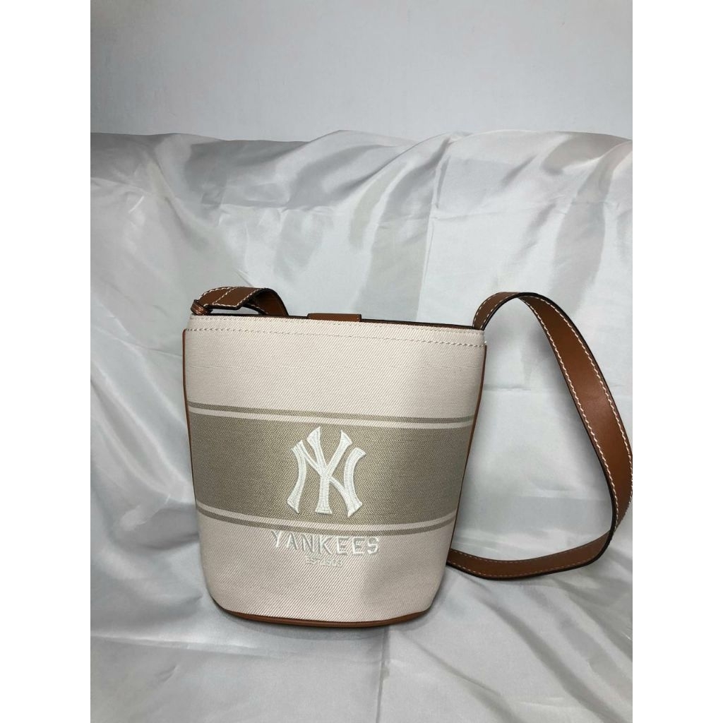 MLB New York Yankees Bucket Bag Cream Brown