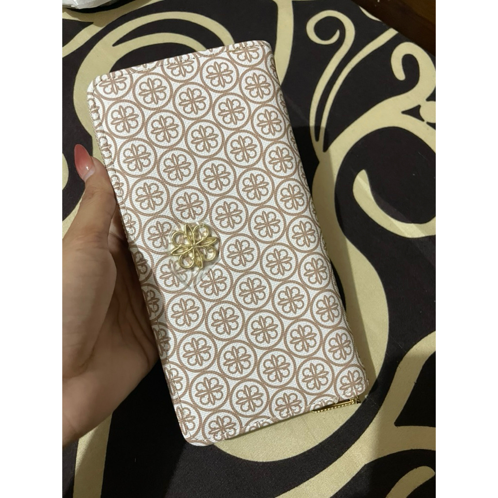 Dompet Les Catino