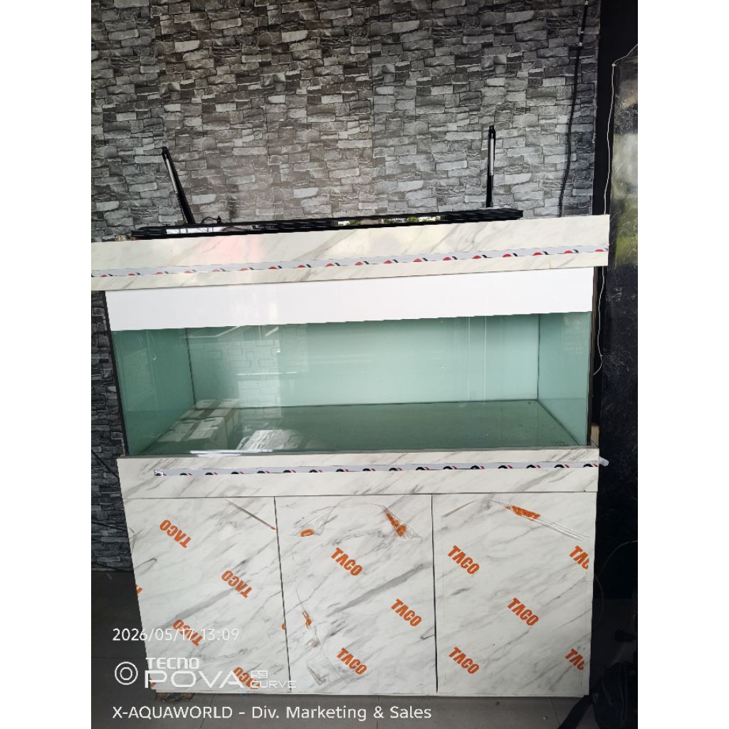 Aquarium-full set+meja