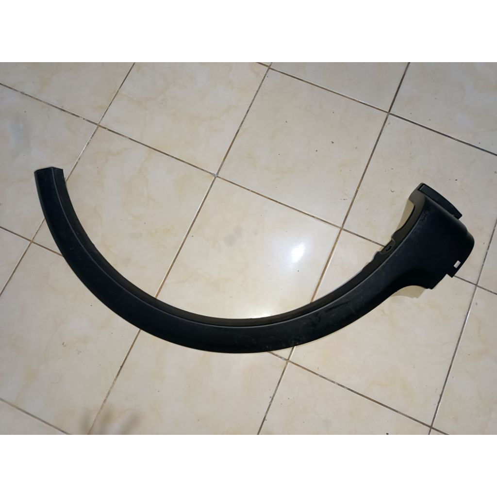 list fender/over fender SX4 belakang kiri original