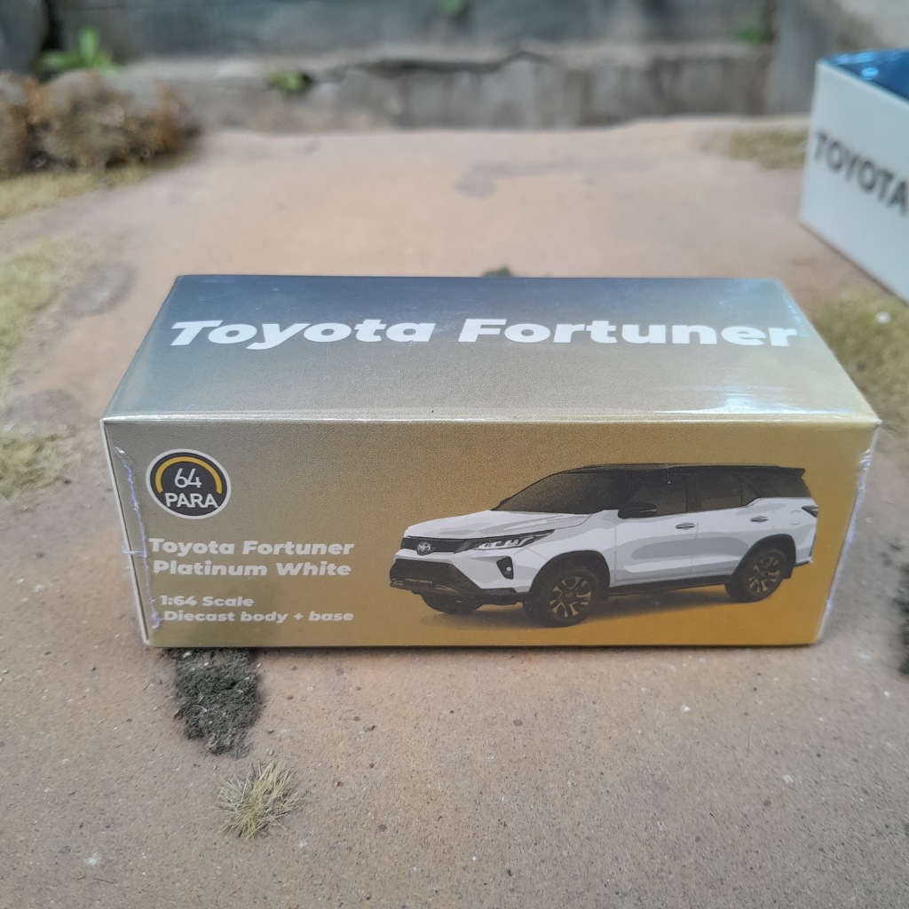 para64 miniatur toyota fortuner black white RHD sealed
