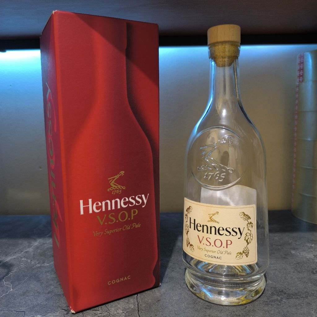 Botol Bekas Minuman Hennessyy V.S.O.P Cognac 1765 France (700ml) (Lengkap Dengan Dus)
