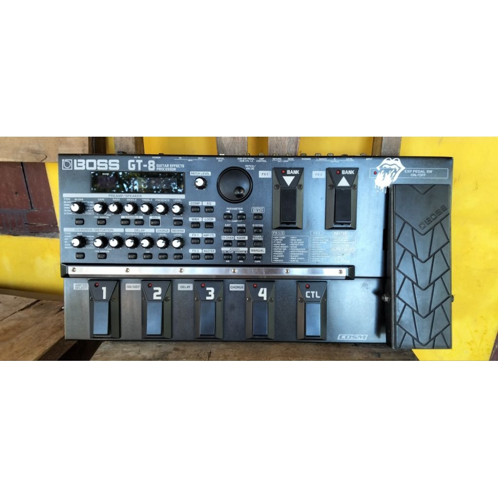 efek gitar Boss Gt-8 super mulus